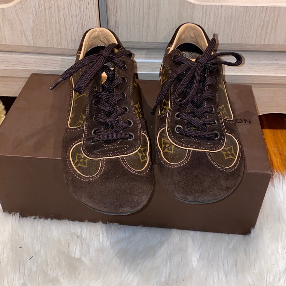 Size 37 Women’s Louis Vuitton sneakers